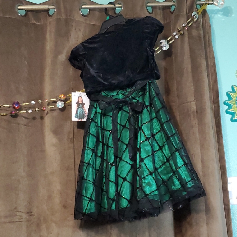 Girls Size 8 green formal dress